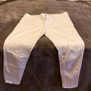 White “Gap” capri jeans. Stretch material